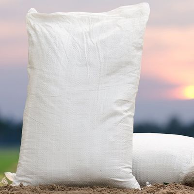 De witte Geweven Zakken die van het Polypropyleenzand Lege Grintzakken 50KG recycleren